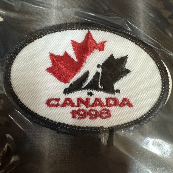 Vtg 1998 Team Canada IIHF Hockey Sew On Embroidered Patch 3” Badge World Junior - Picture 1 of 3